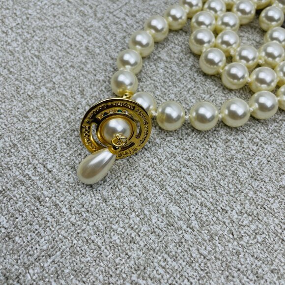 Vivienne Westwood Pearl Necklace Gold Pendant - Picture 7 of 9